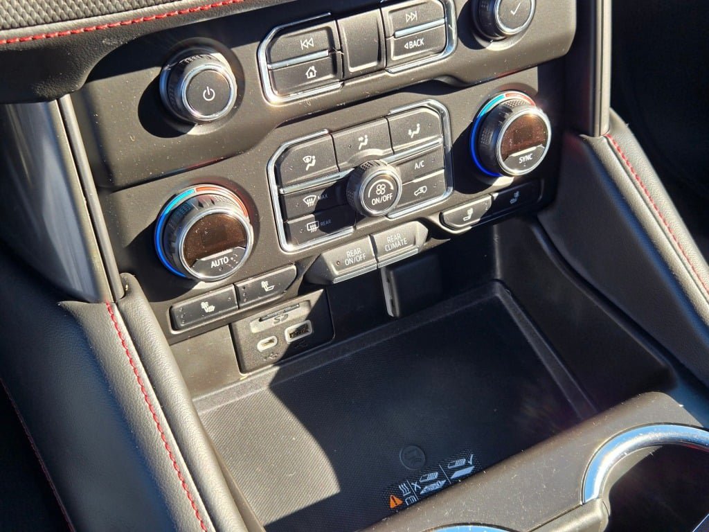 2021 Chevrolet Suburban RST - Photo 31