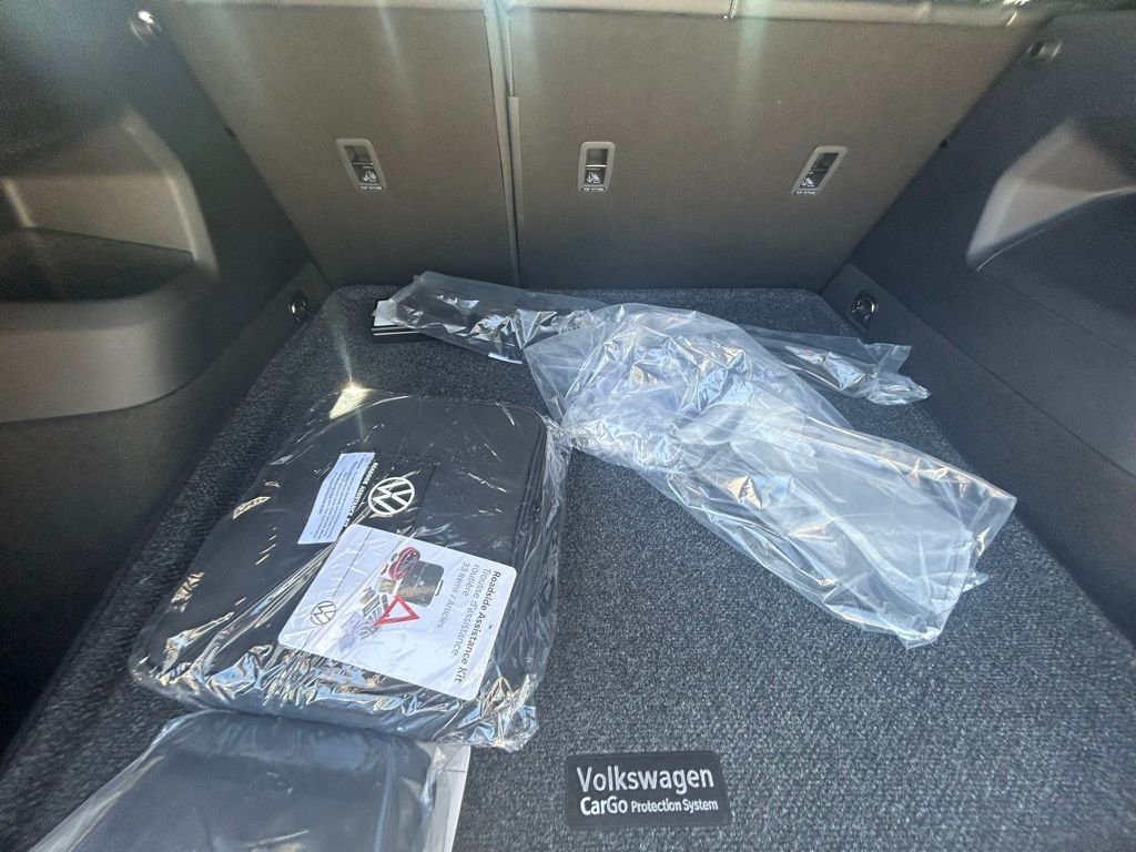 New 2026 White/off-white Volkswagen SE R-Line Black image 44