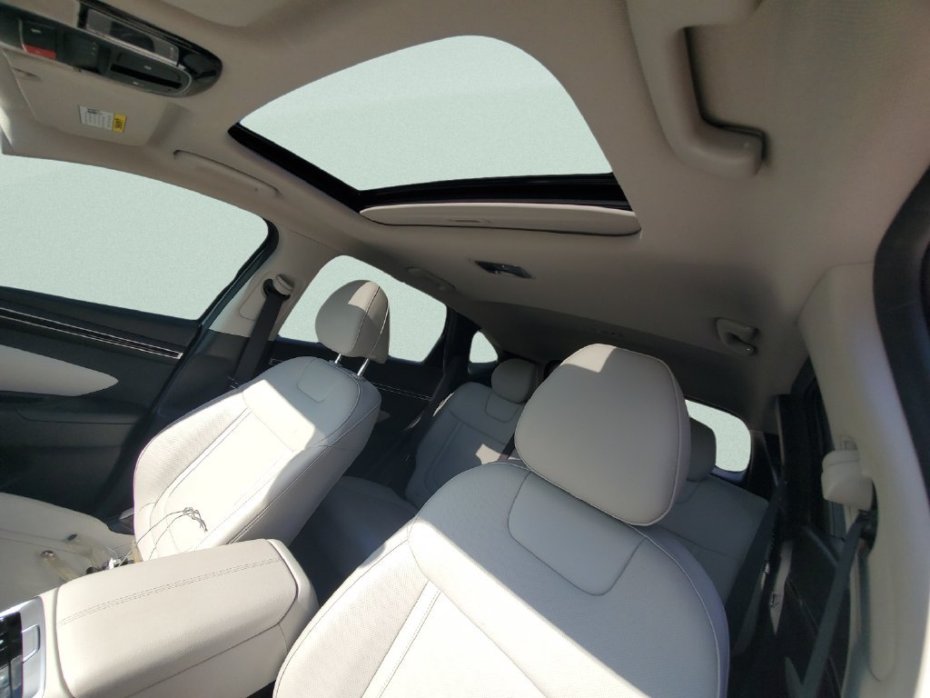 Used 2024 Silver Hyundai SEL image 17