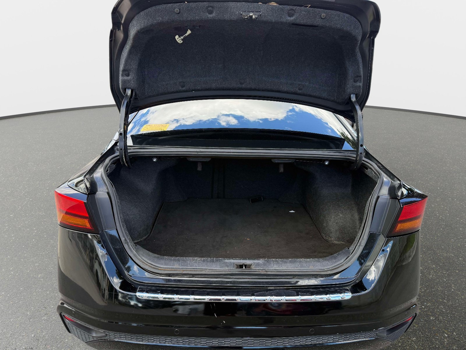 Used 2021 Super Black Nissan 2.5 SV image 13