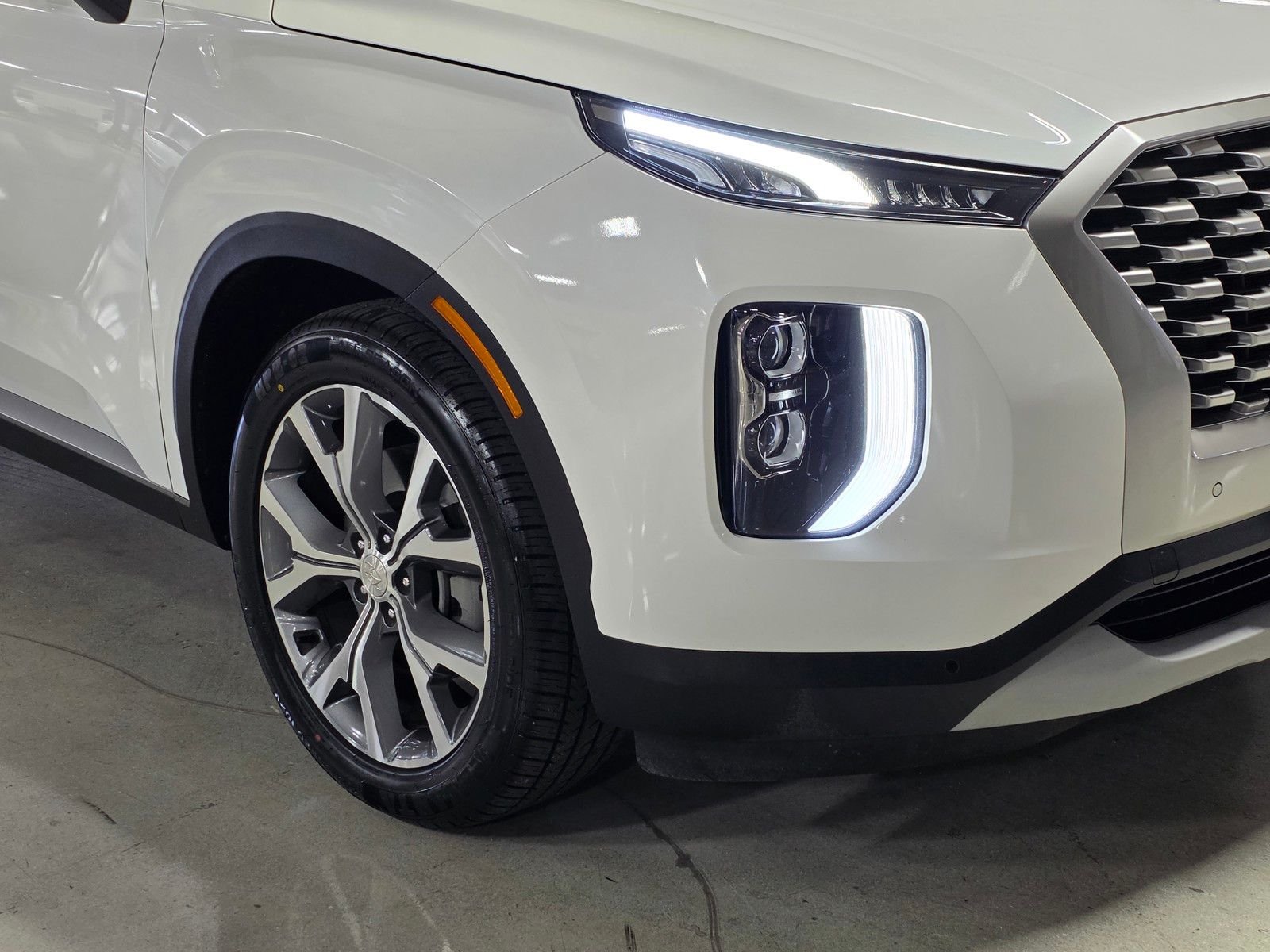 Used 2022 Hyper White Hyundai SEL image 10