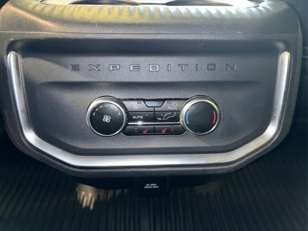 Used 2025 White Metallic Ford Platinum image 31