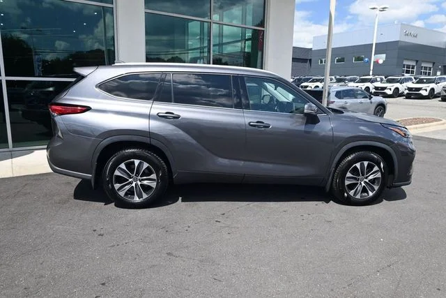 Used 2022 Gray Toyota XLE image 8