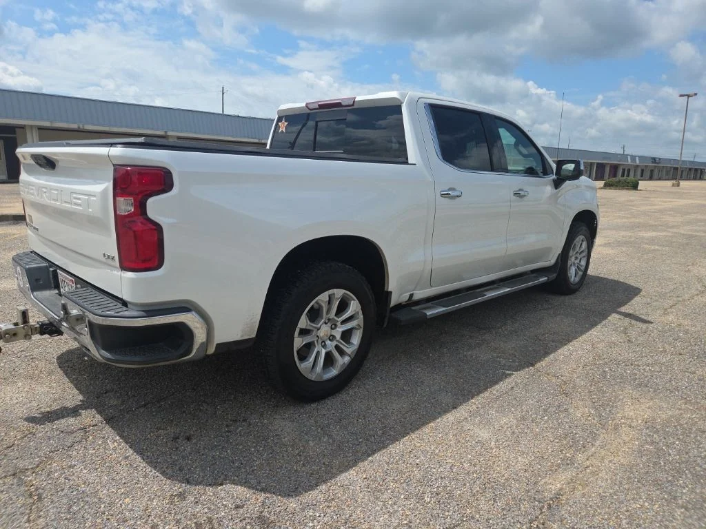 Used 2023 Iridescent Pearl Tricoat Chevrolet LTZ image 9