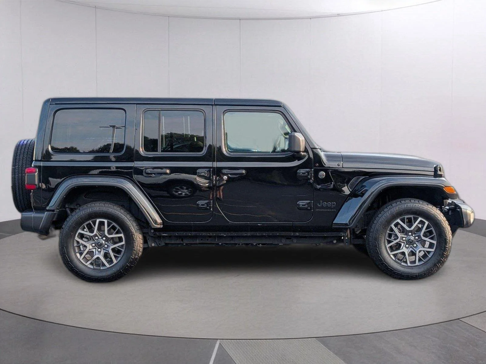 Used 2025 Black Clearcoat Jeep Sahara image 8