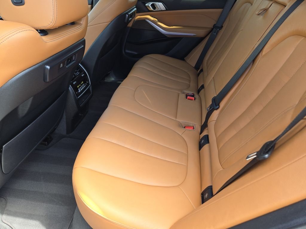 Used 2021 Blue BMW xDrive40i image 31