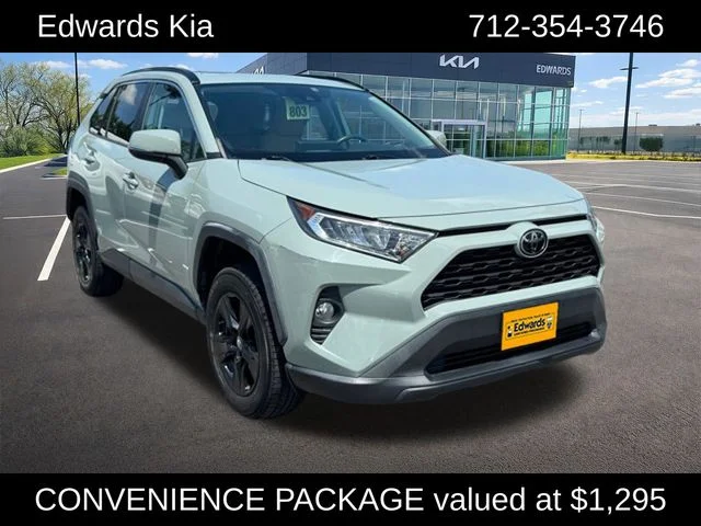 Used 2019 Gray Toyota XLE image 1