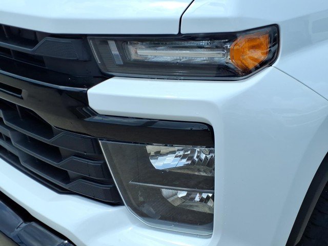 Used 2025 Summit White Chevrolet Custom image 9