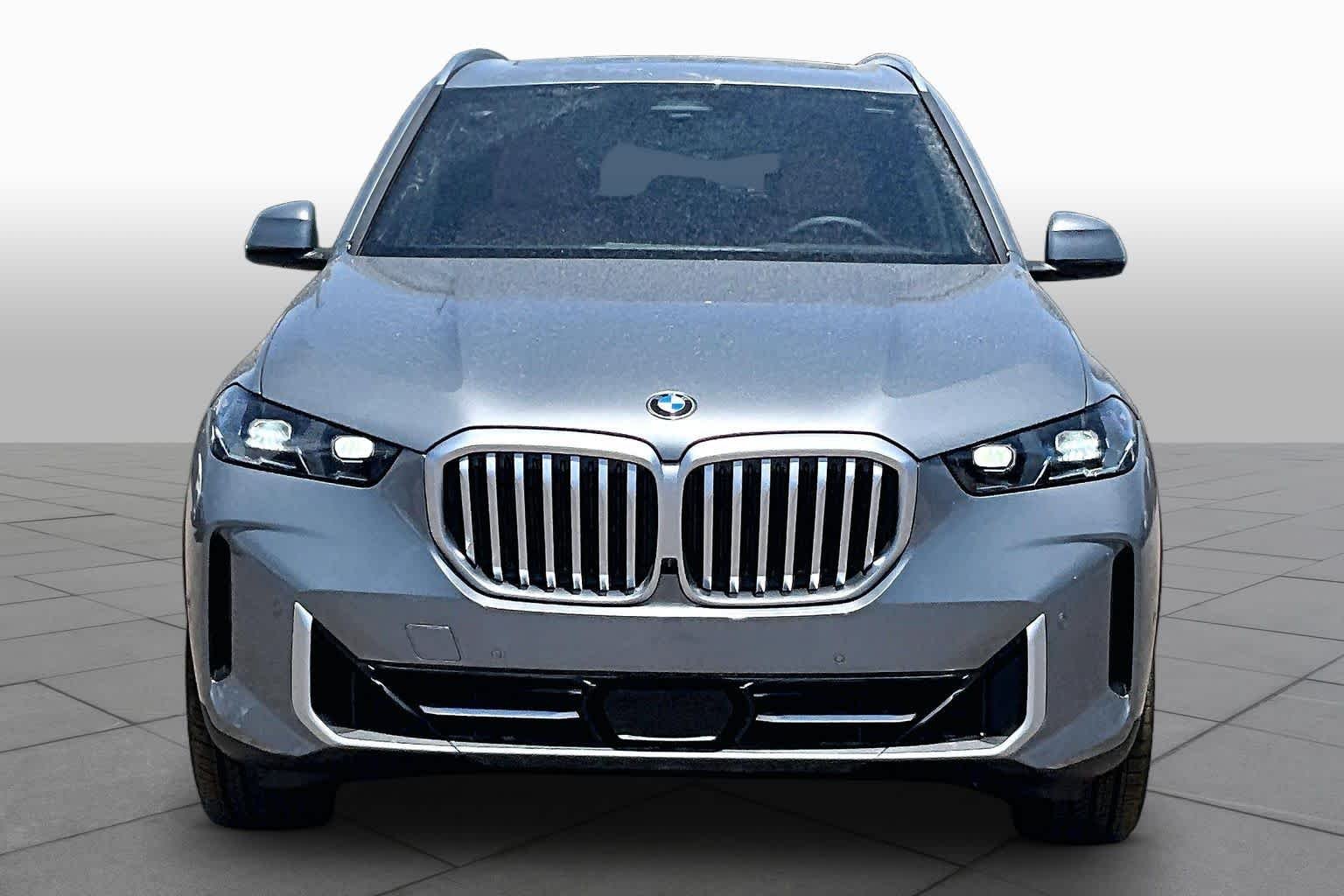 New 2026 Skyscraper Grey Metallic BMW xDrive40i image 3