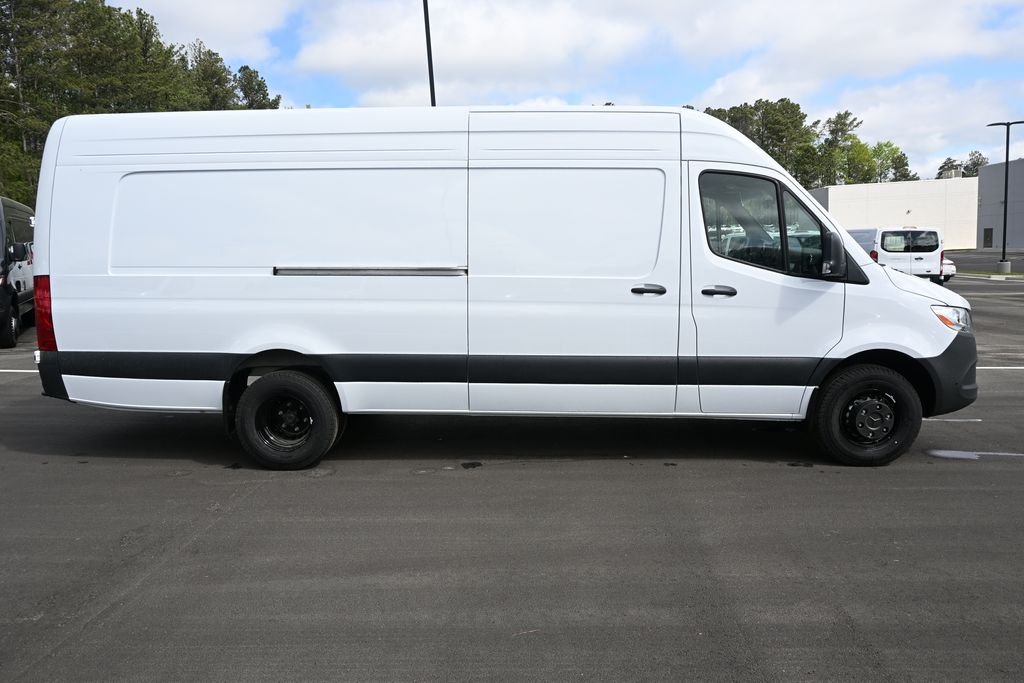 Used 2026 Arctic White Mercedes-Benz Cargo 170 WB image 23