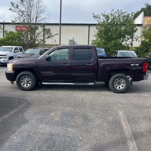 Used 2008 Red Chevrolet LS image 3