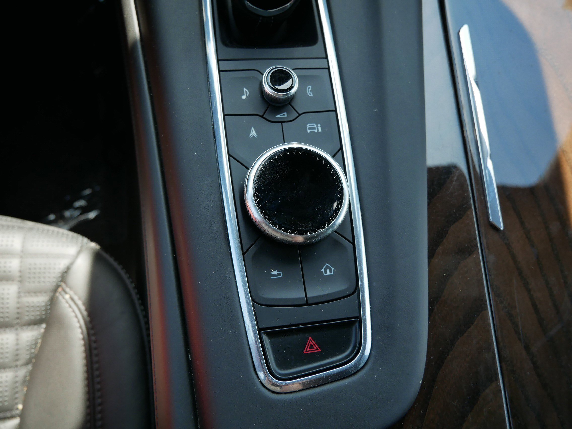 Certified Used 2024 Black Raven Cadillac Premium Luxury Platinum image 31