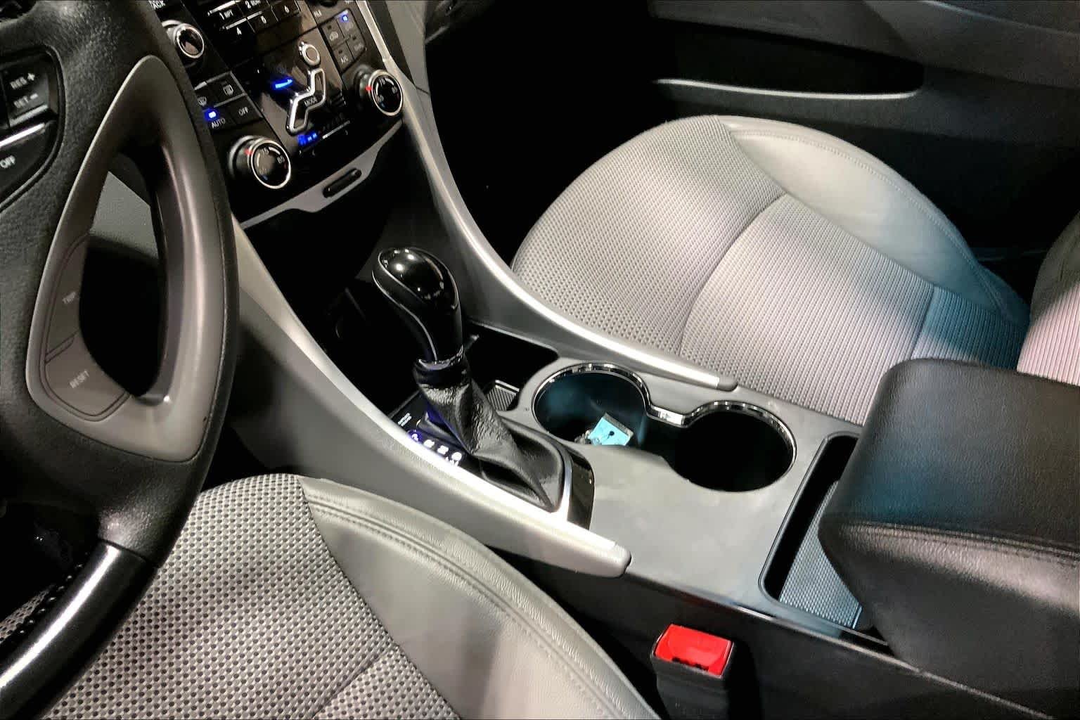 Used 2011 Harbor Gray Metallic Hyundai SE image 16