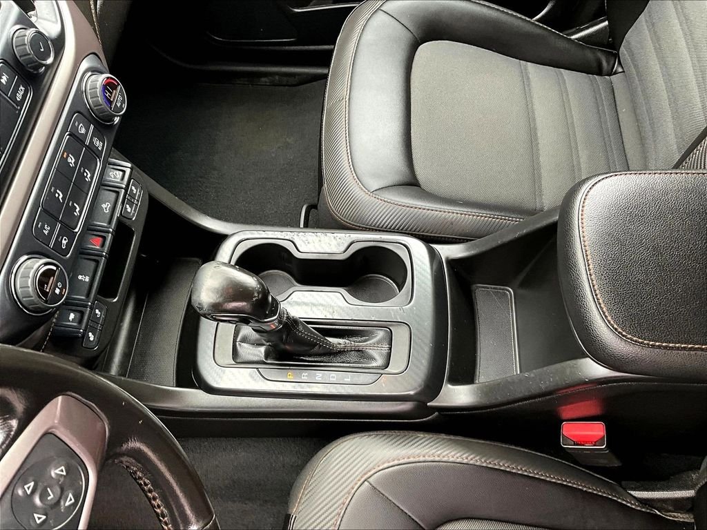Used 2022 Black GMC AT4 w/Cloth image 19