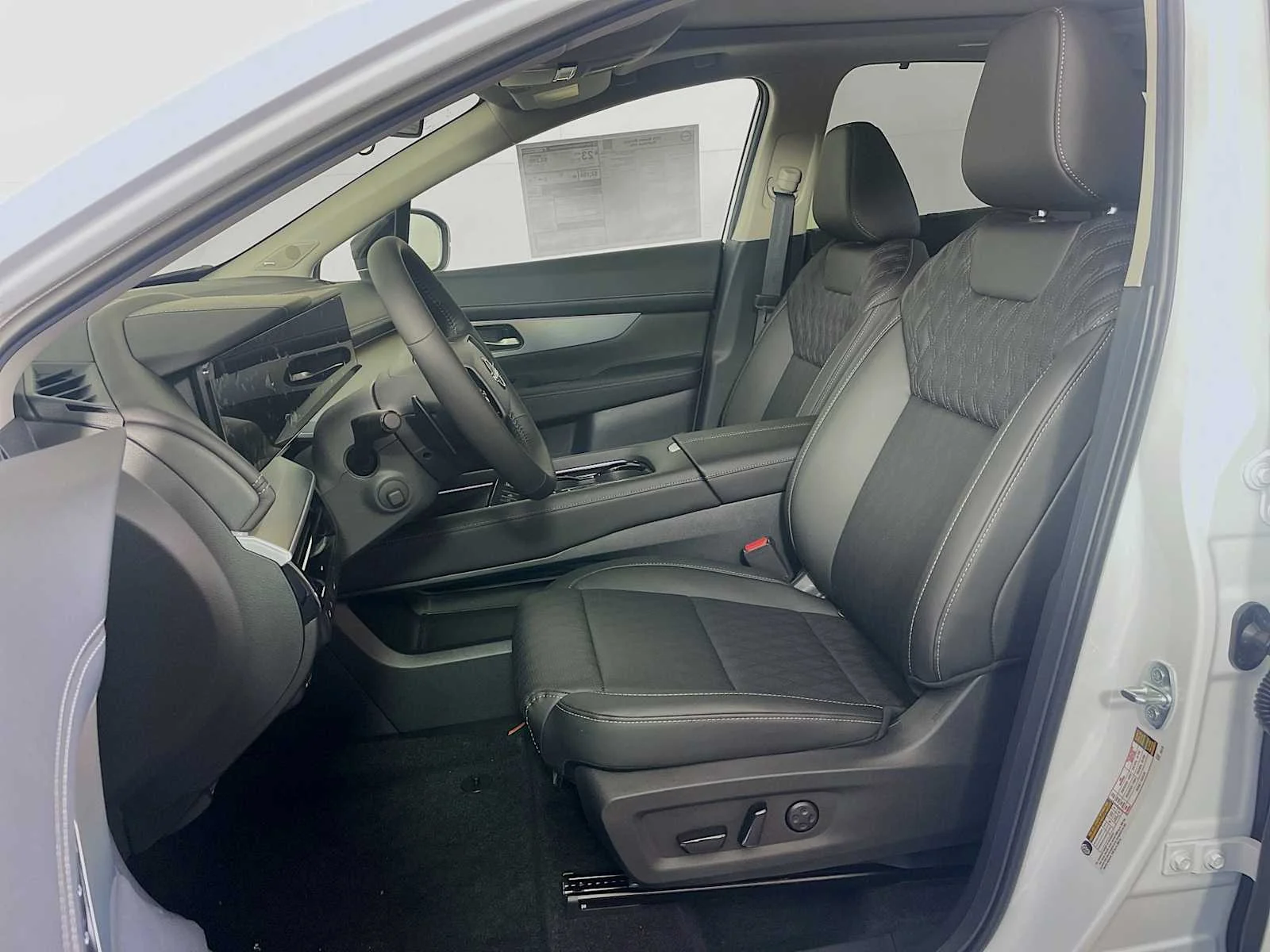 New 2026 Everest White Pearl TriCoat Nissan Platinum image 4
