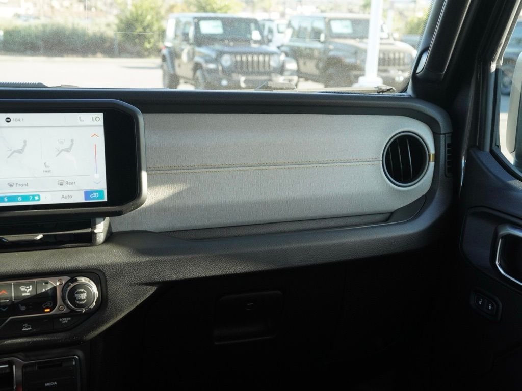 New 2026 Granite Crystal Metallic Clear-Coat Exterior Paint Jeep Sport S image 26