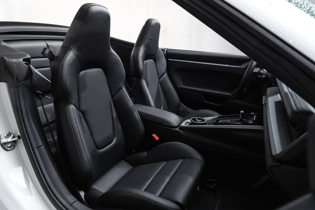 2026 Porsche 911 S - Photo 8