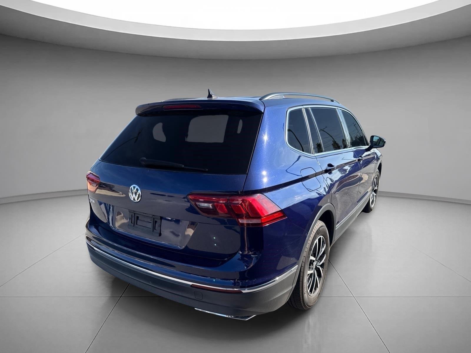 Used 2021 Atlantic Blue Metallic Volkswagen SE image 15