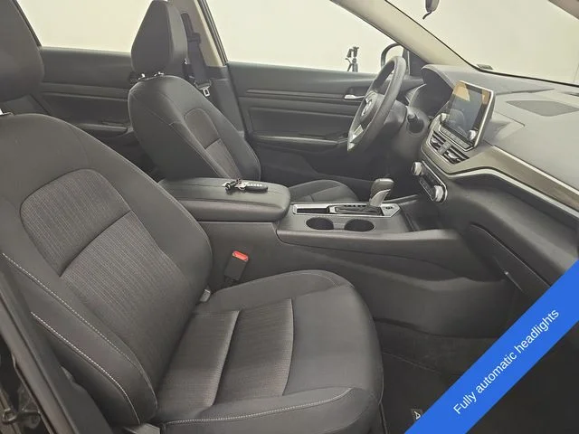Used 2025 Super Black Clearcoat Nissan 2.5 SV image 9