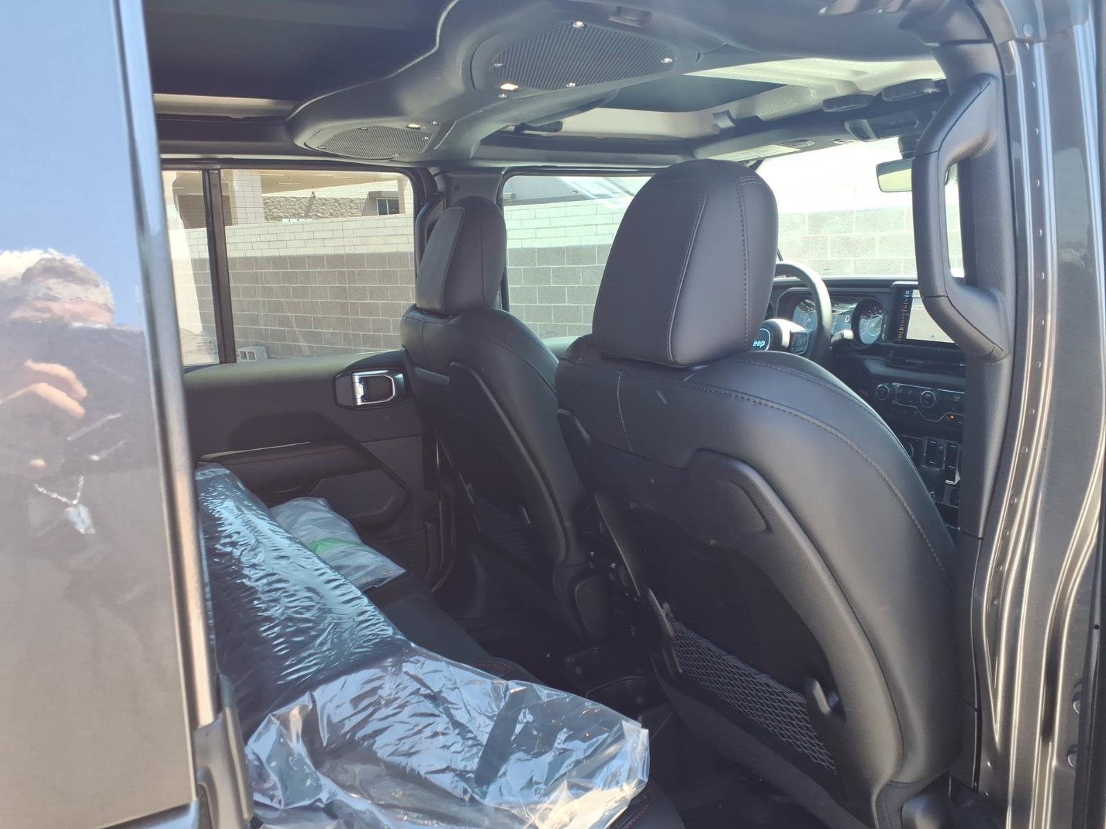 New 2026 Granite Crystal Metallic Clear-Coat Exterior Paint Jeep Rubicon X image 8