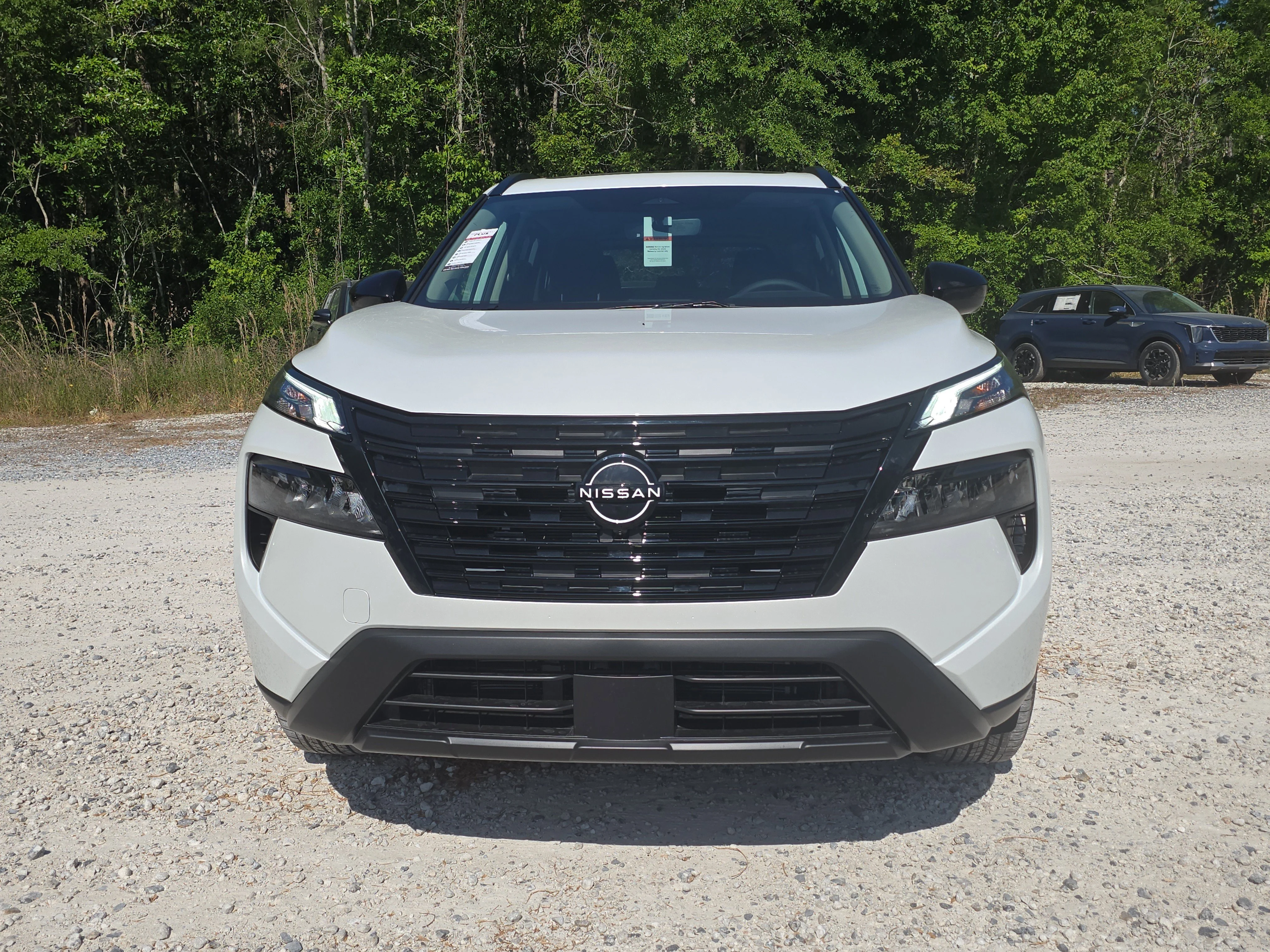 New 2026 Everest White Pearl TriCoat Nissan Dark Armor™ image 3