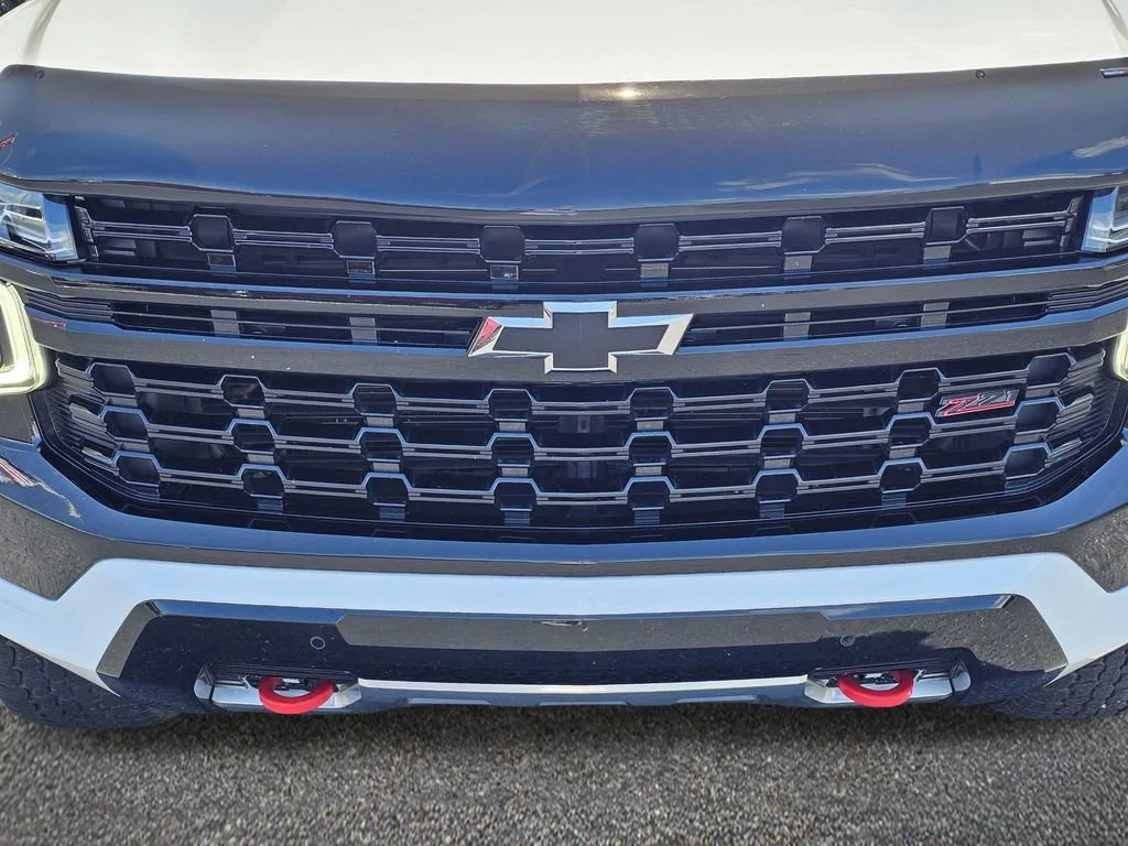 Used 2023 Summit White Chevrolet Z71 image 3
