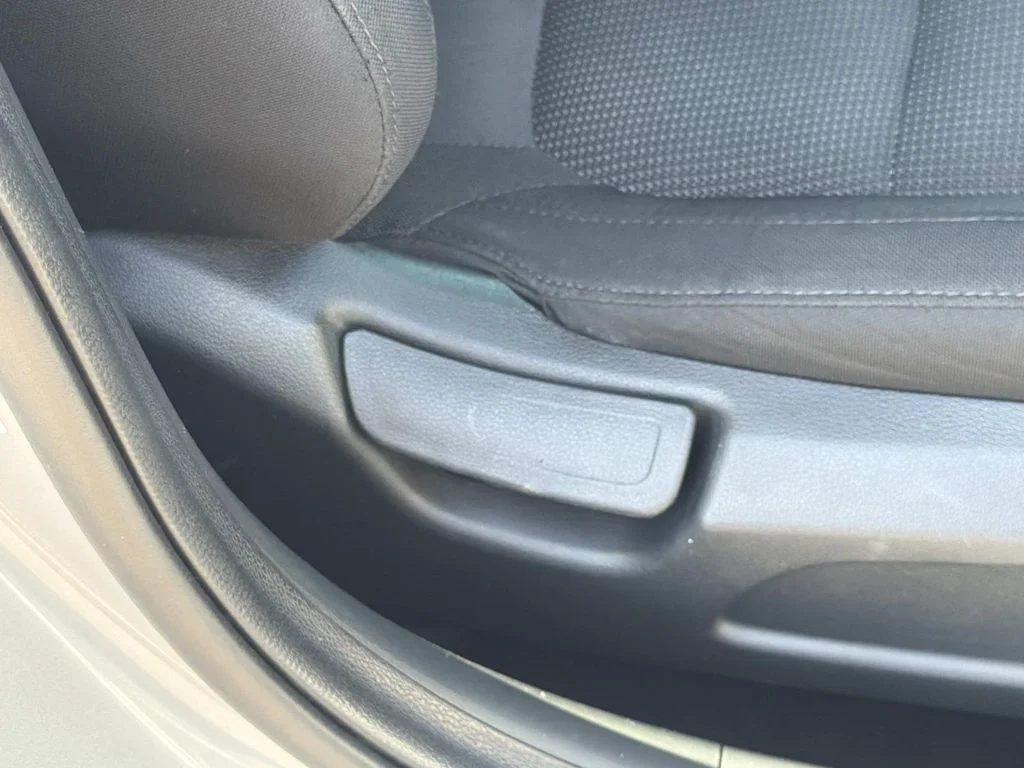 Used 2020 Olympus Silver Hyundai SE image 28