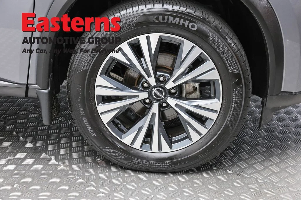 Used 2023 Gray Nissan SV image 31