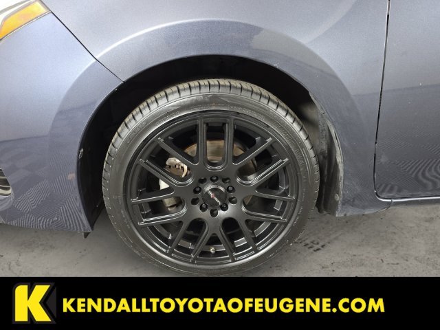 Used 2018 Gray Toyota SE image 9