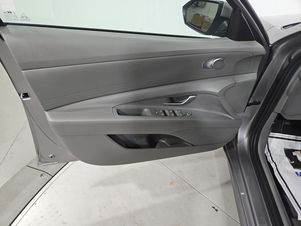 Used 2023 Silver Hyundai SEL image 11