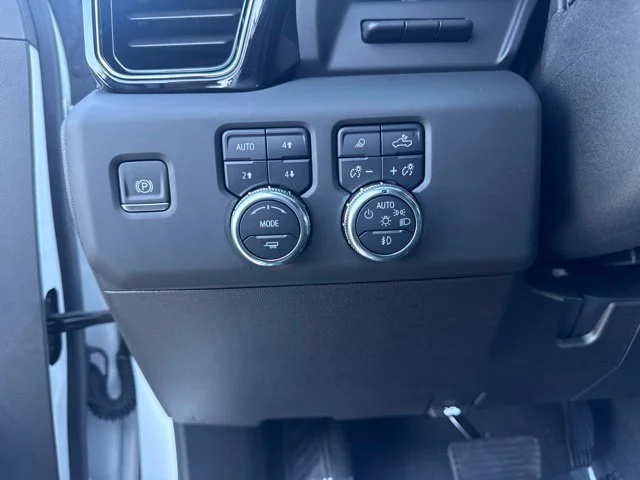 Used 2025 White GMC AT4X image 27