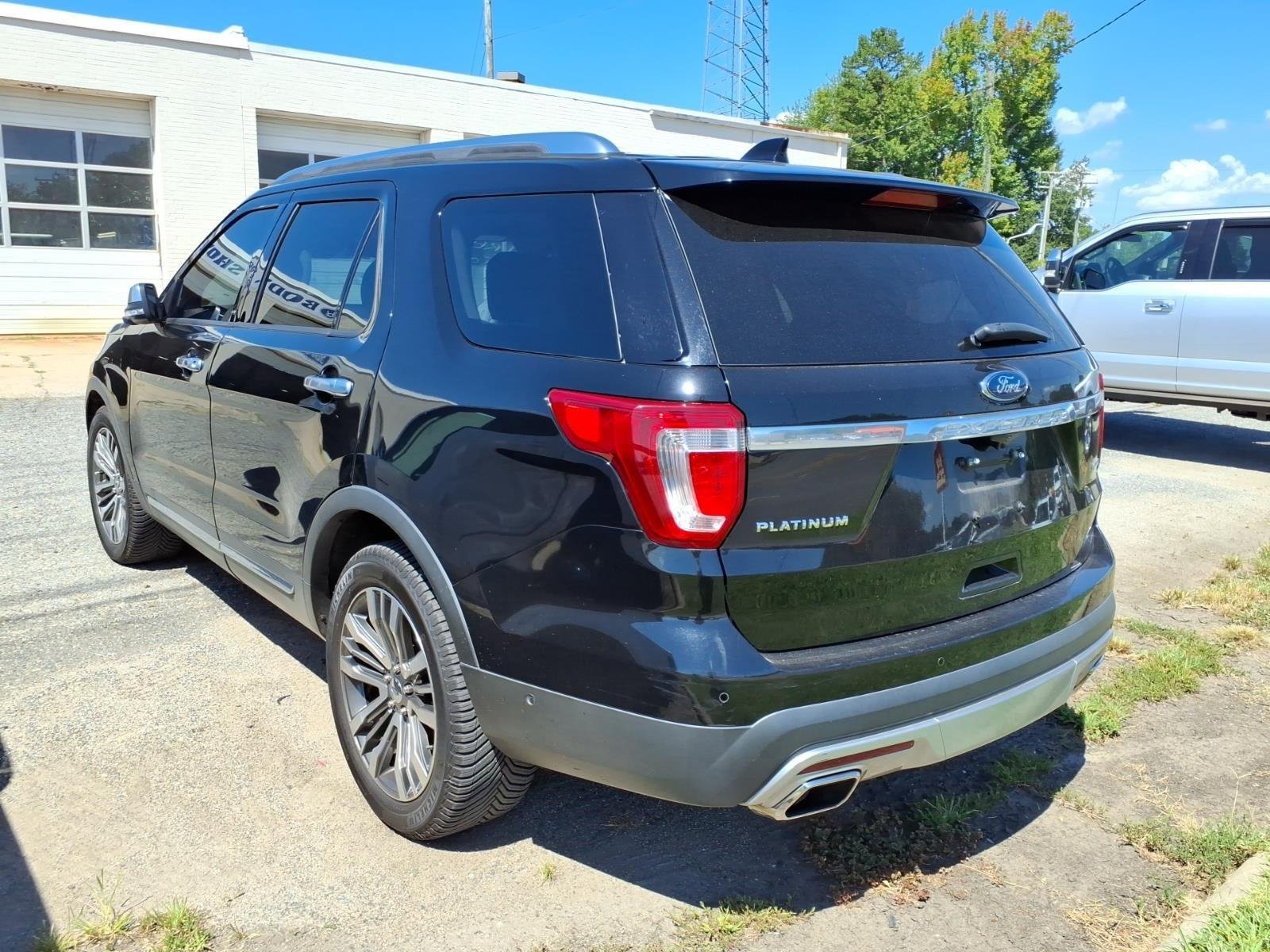 Used 2017 Shadow Black Ford Platinum image 4