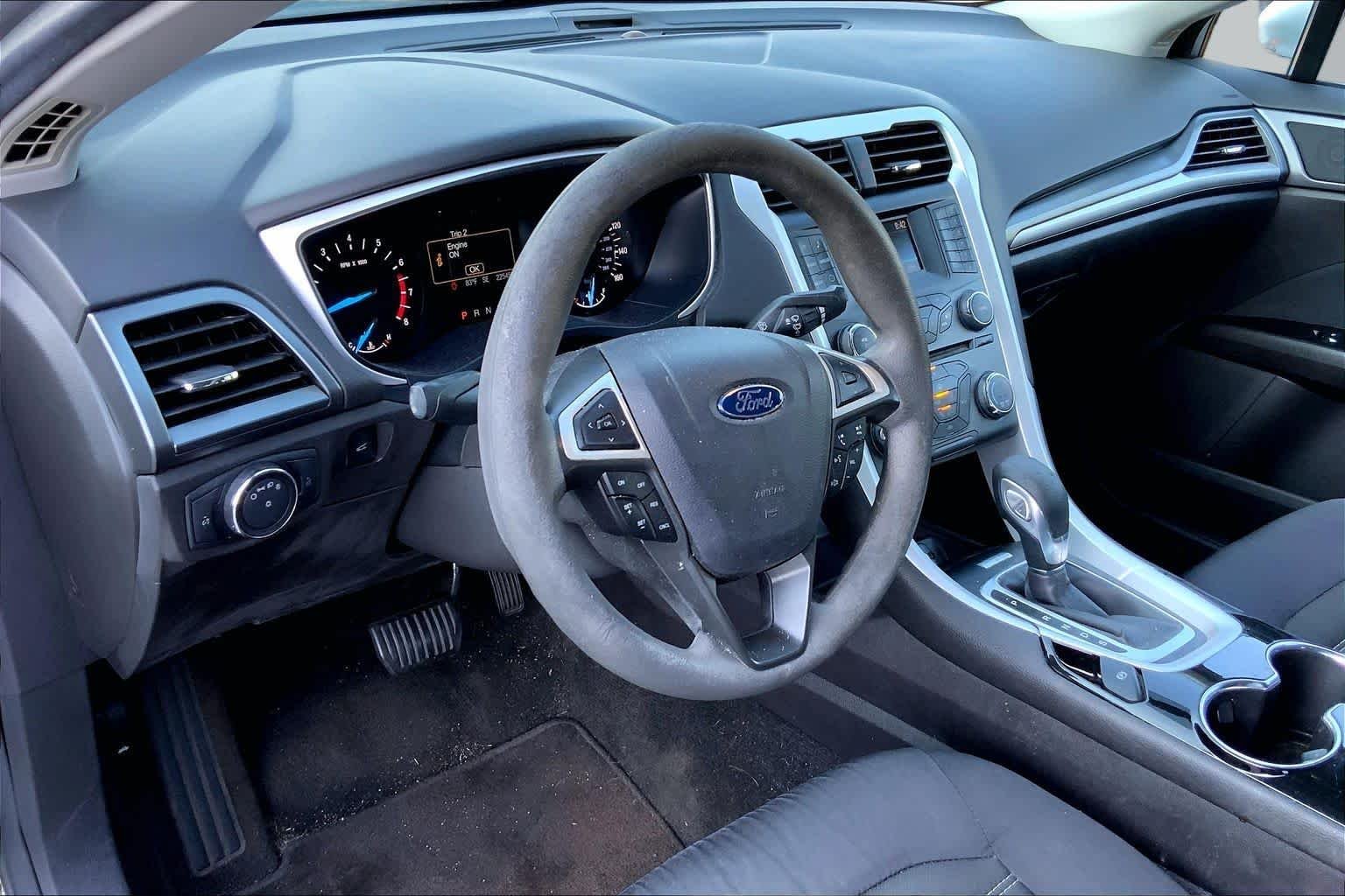 Used 2015 Ingot Silver Ford SE image 14