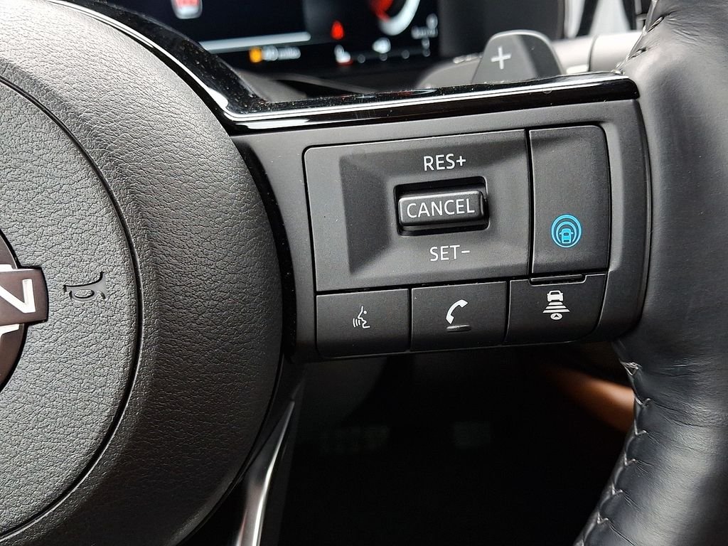 Used 2024 Red Nissan Platinum image 23