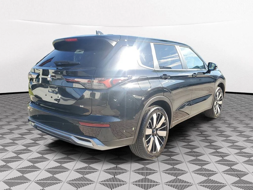 2026 Mitsubishi Outlander SE - Photo 6