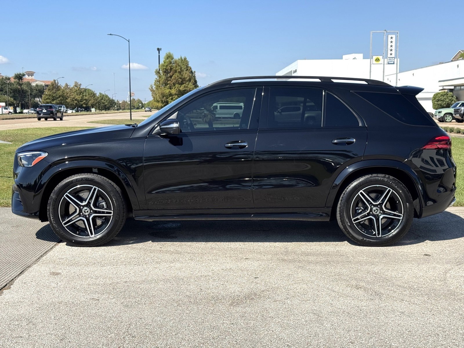 New 2026 Obsidian Black Metallic Mercedes-Benz GLE 350 image 28