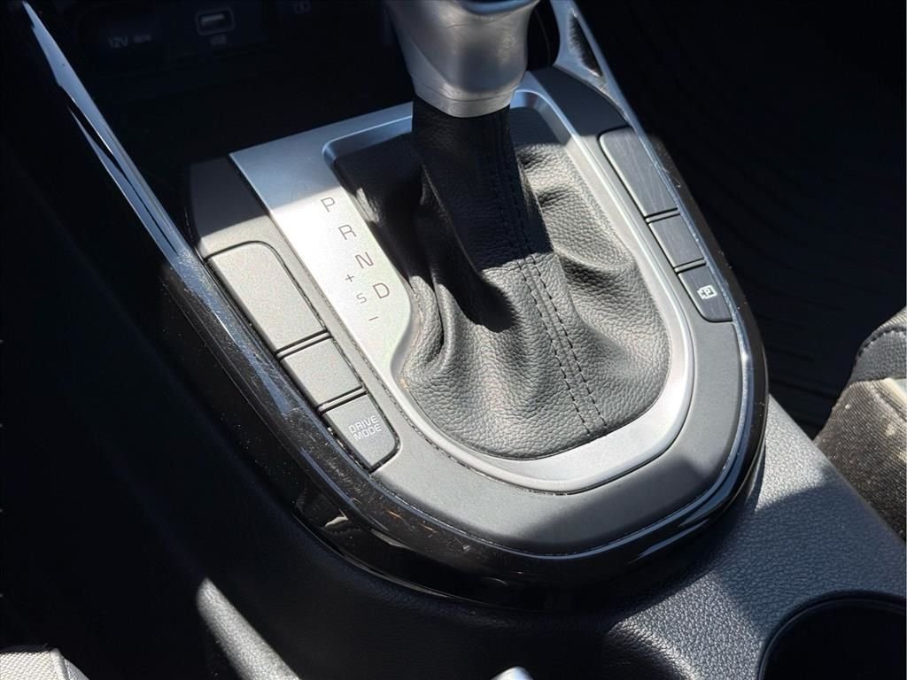 Used 2023 White Kia GT-Line image 32