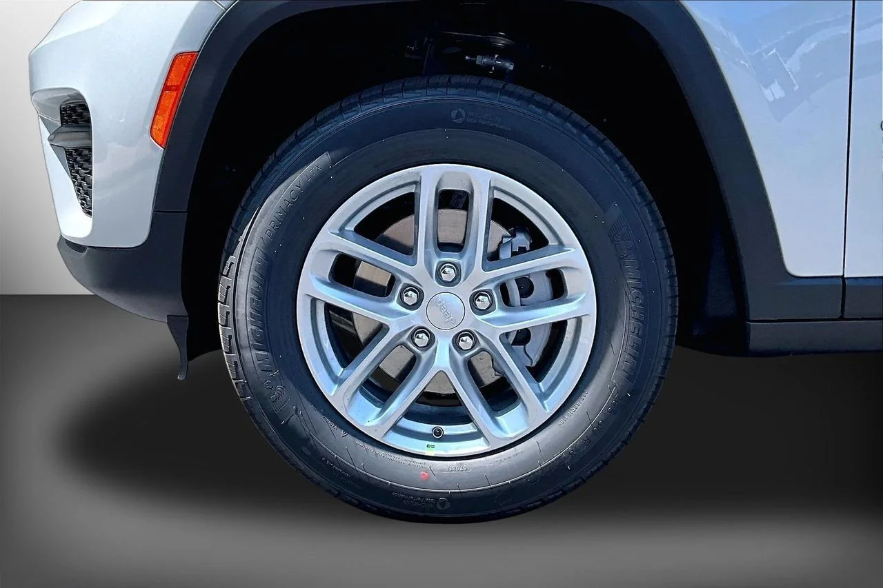 New 2026 Silver Zynith Jeep Laredo image 26