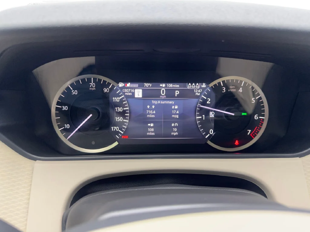 Used 2023 White Land Rover R-Dynamic S image 63