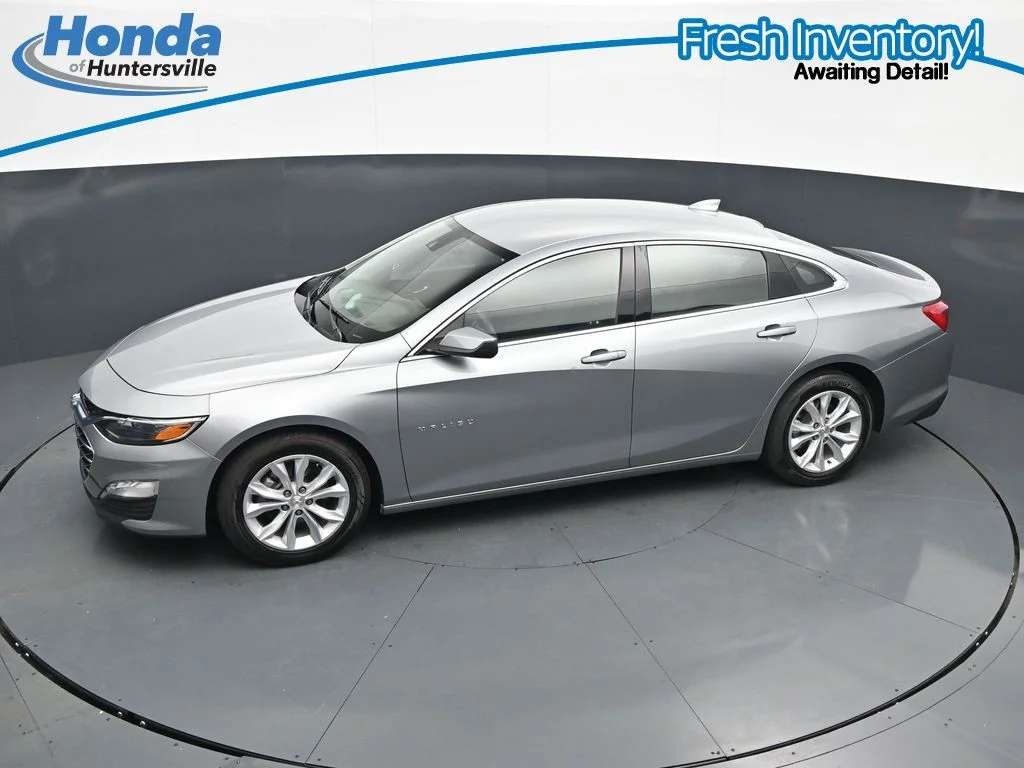 Used 2025 Sterling Gray Metallic Chevrolet LT image 21