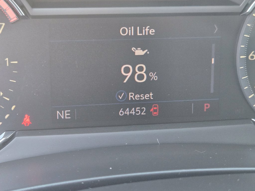 Used 2019 Silver Cadillac Luxury image 19