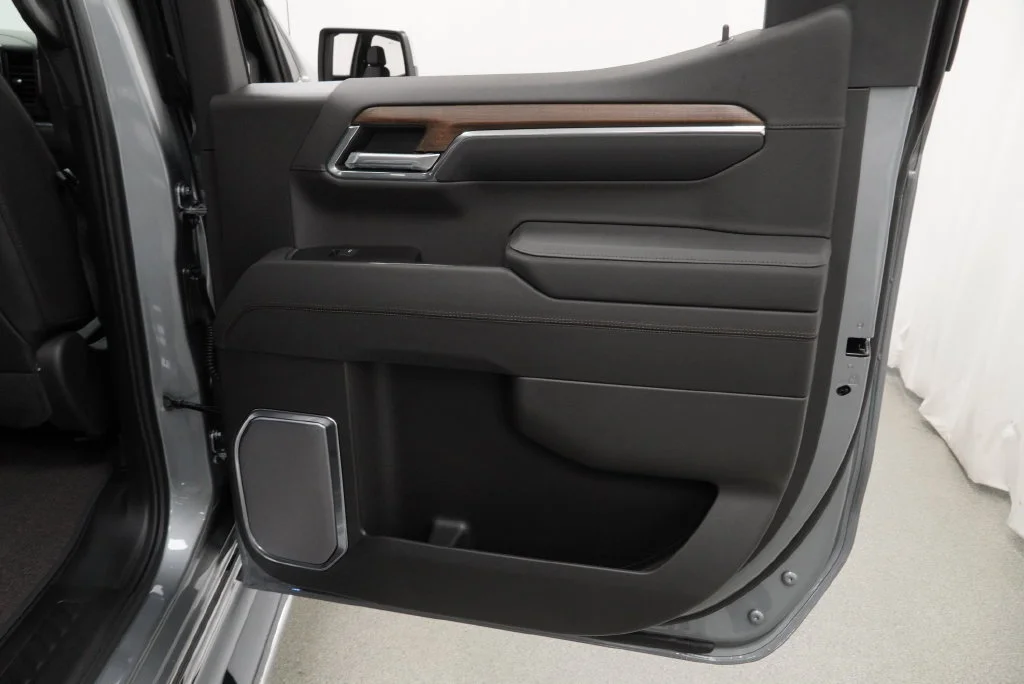 New 2026 Sterling Gray Metallic Chevrolet High Country image 26