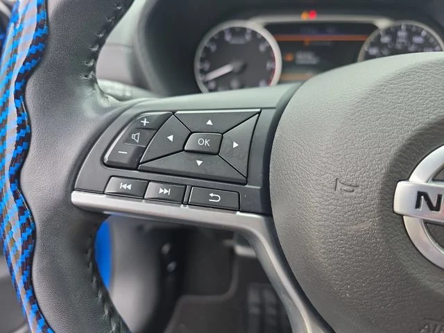 Used 2020 Blue Nissan SV image 17