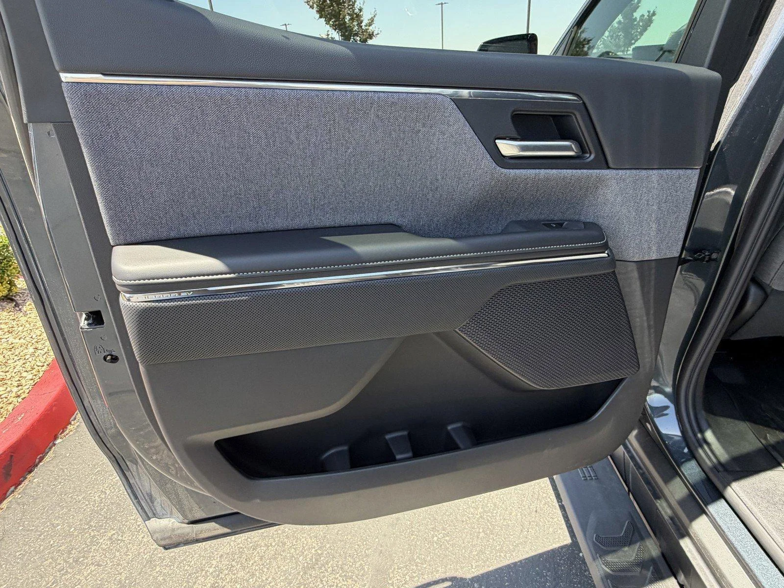 New 2026 Deep Ocean Metallic GMC Elevation Standard Range image 15