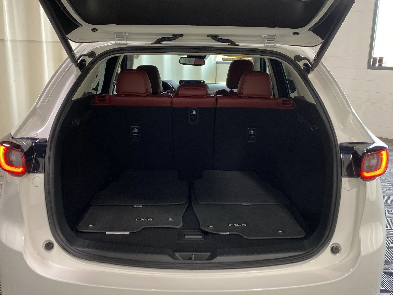 Used 2025 Rhodium White Metallic Mazda 2.5 S Carbon Edition image 13