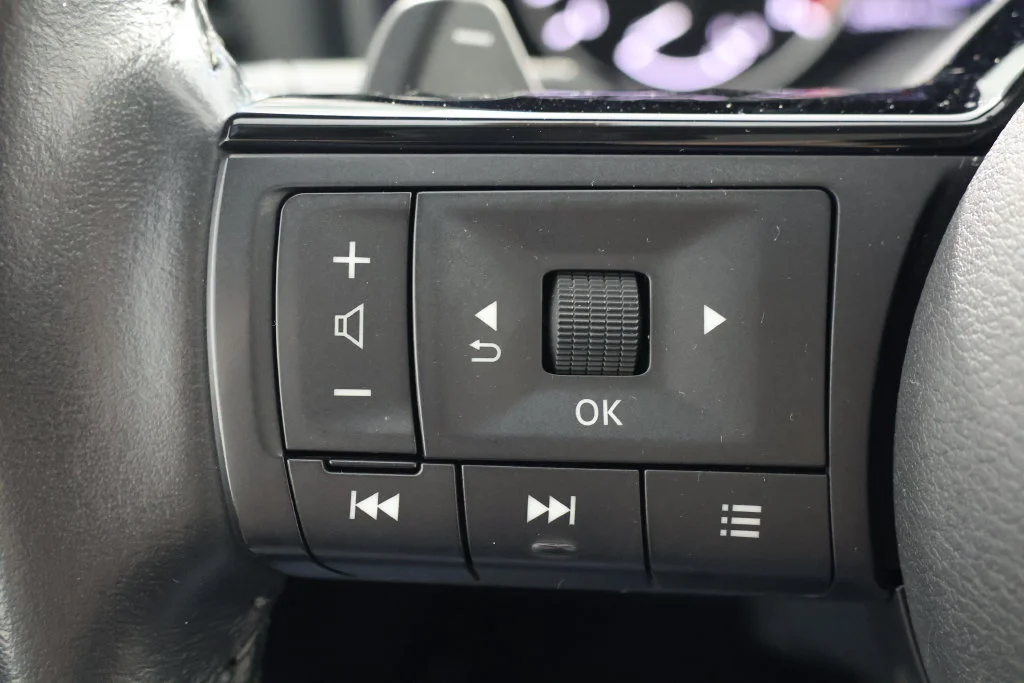 Used 2023 Super Black Nissan SL image 11