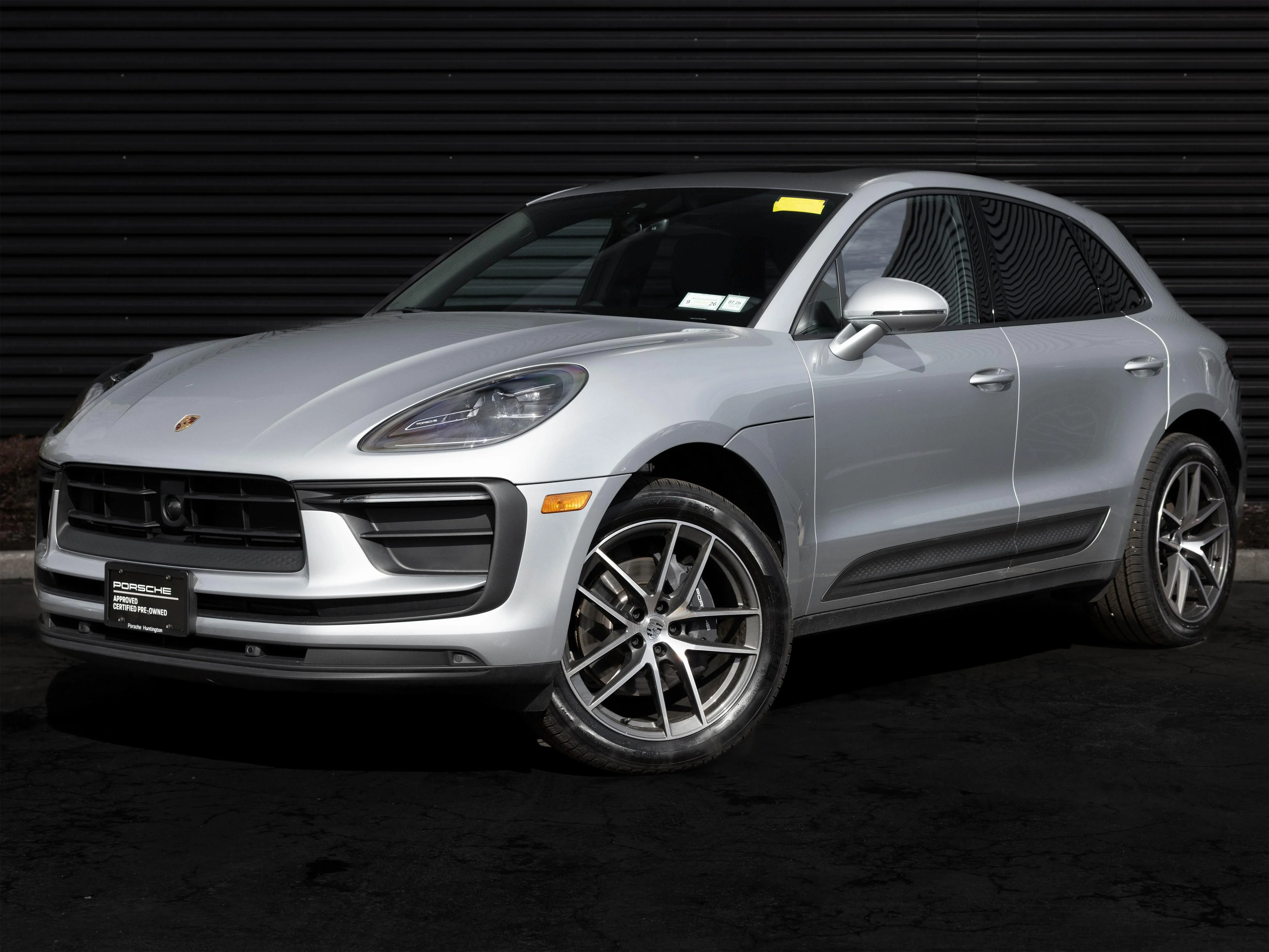 2025 Porsche Macan Base