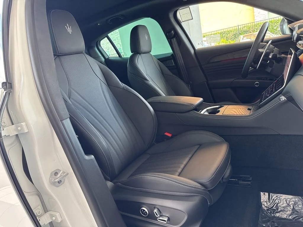Used 2025 Bianco Maserati Modena image 22