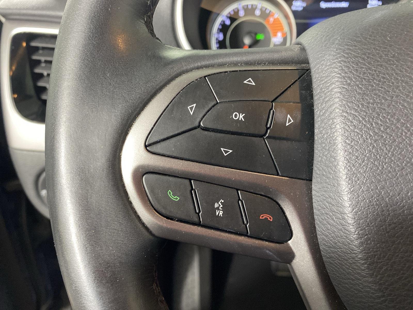 Used 2019 Blue Shade Pearlcoat Jeep Limited image 15
