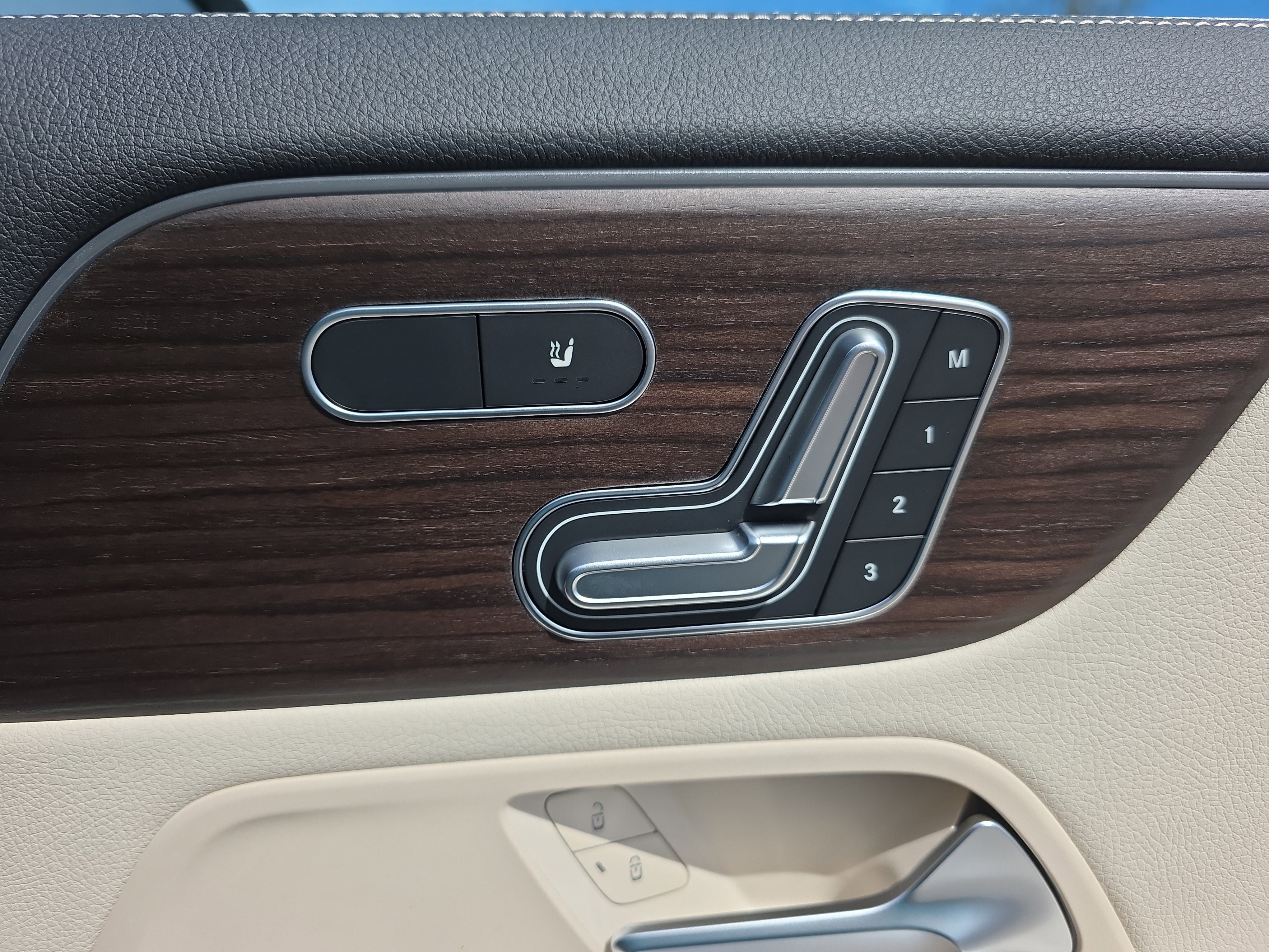 New 2026 Polar White Mercedes-Benz GLA 250 image 46